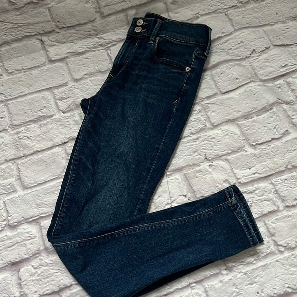 Express women’s cropped mid rise jeans